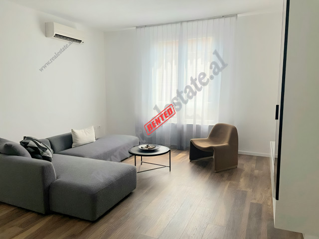 Apartament me qera ne fillimin e rruges Tafaj ne Tirane.

Ndodhet ne katin e 3-te ne nje vile 3-ka
